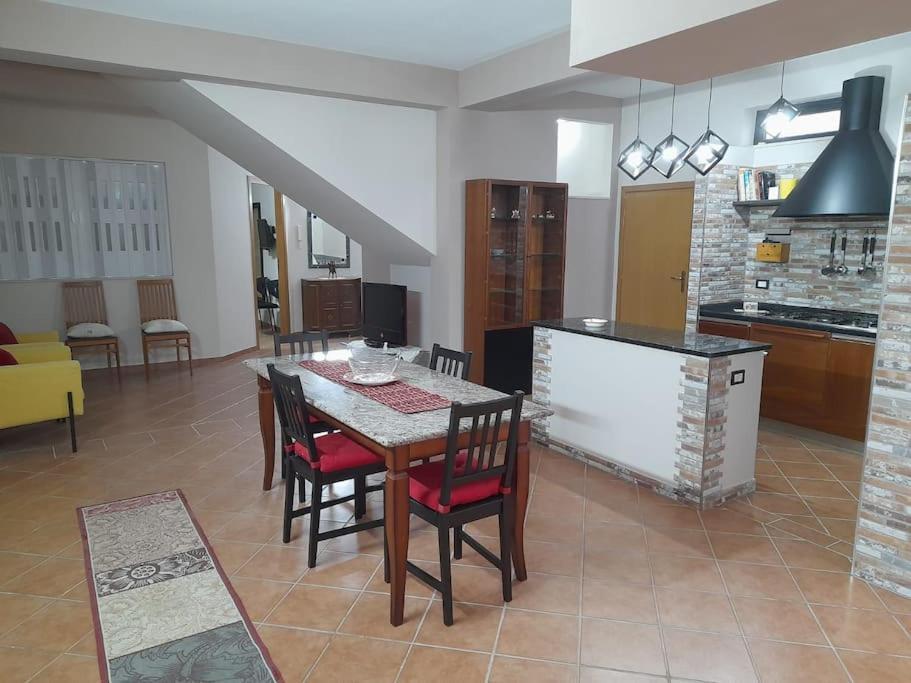 Casa Vacanze A 2 Minuti Dal Mare Авола Экстерьер фото